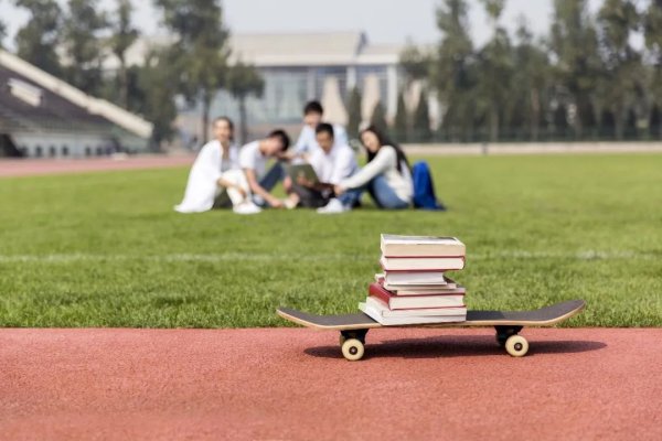通达配资 大学校门如何开