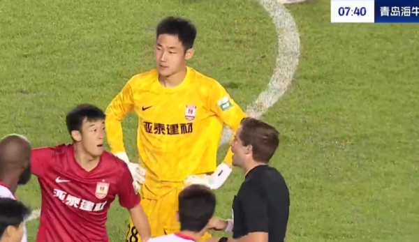 优配好油 亚泰噩梦开局！门将7分钟染红，球员集体不满，海牛任意球世界波